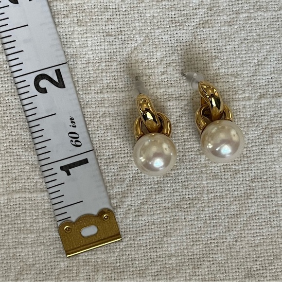 80’s 90’s Style Gold Tone and Faux Pearl Earrings - Picture 4 of 5